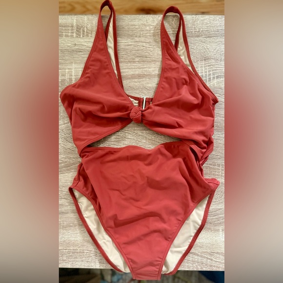 Tanya Taylor Swimsuit - Picture 1 of 3